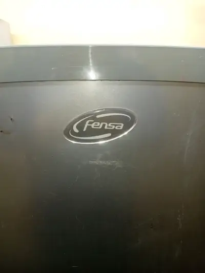Refrigerador de dos puertas con congelador superior - miniatura 3