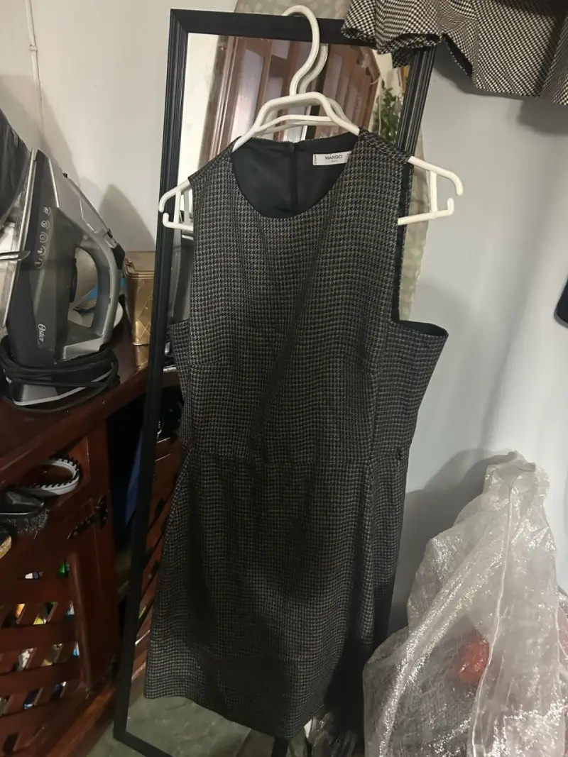 Vestido sin mangas de cuadros Mango