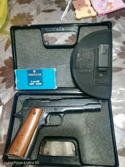 Pistola de fogueo 8mm con estuche y cargador - miniatura 1