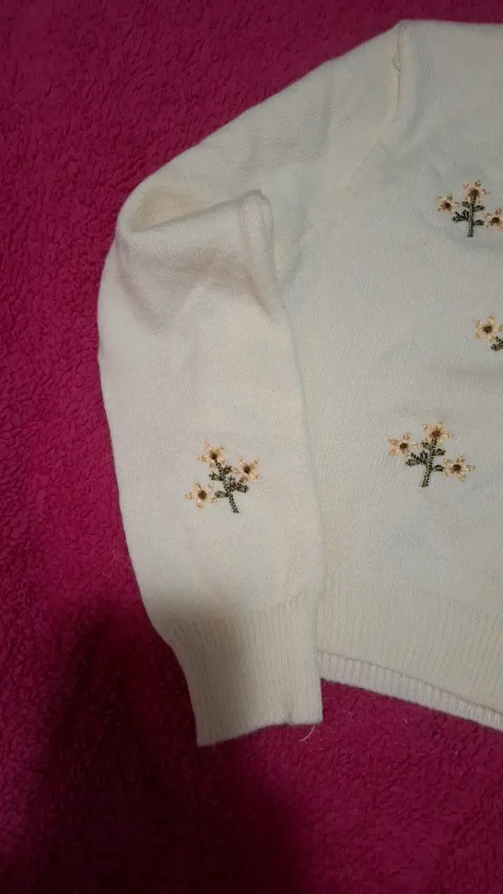 Cardigan blanco con bordado floral - 2