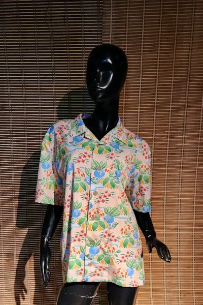Camisa Aloha Pokémon Concierge  · Talla L - miniatura 1