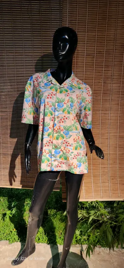 Camisa Aloha Pokémon Concierge  · Talla L - miniatura 2