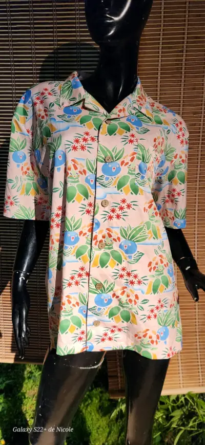 Camisa Aloha Pokémon Concierge  · Talla L - miniatura 4