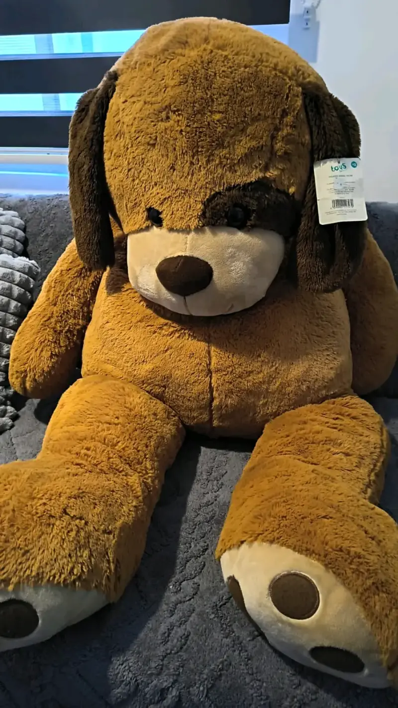Peluche gigante de perro marrón