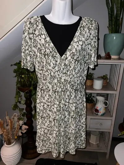 Vestido Mango Nuevo floral con escote en V - miniatura 1
