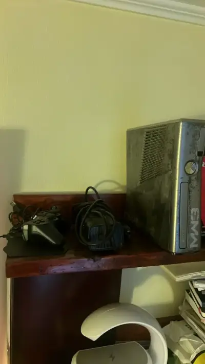 Consola Xbox 360 con accesorios y Kinect - miniatura 1
