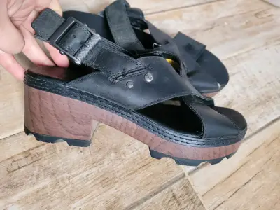 Sandalias de cuero negro con plataforma CAT - miniatura 1