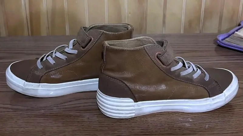 Zapatillas altas marrones para niño marca Ficcus - 3