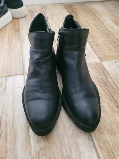 Botines de cuero negro con hebilla para mujer - miniatura 1