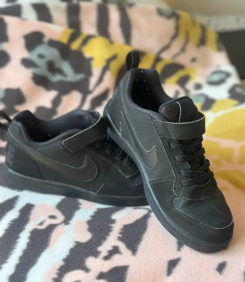Zapatillas negras para niños Nike número 33 - 1