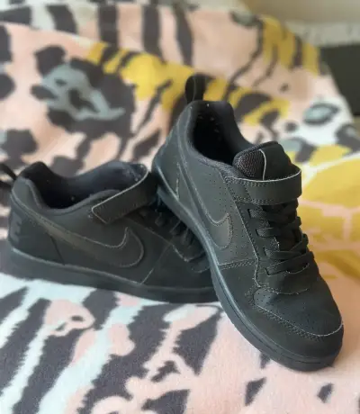 Zapatillas negras para niños Nike número  33 - miniatura 1