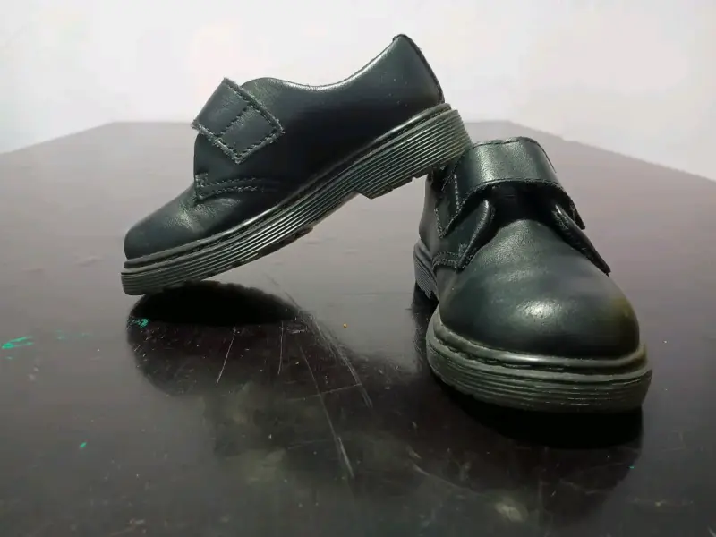 Zapatos escolares negros Dr. Martens Kamron T - 6