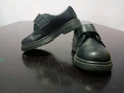 Zapatos escolares negros Dr. Martens Kamron T - miniatura 6