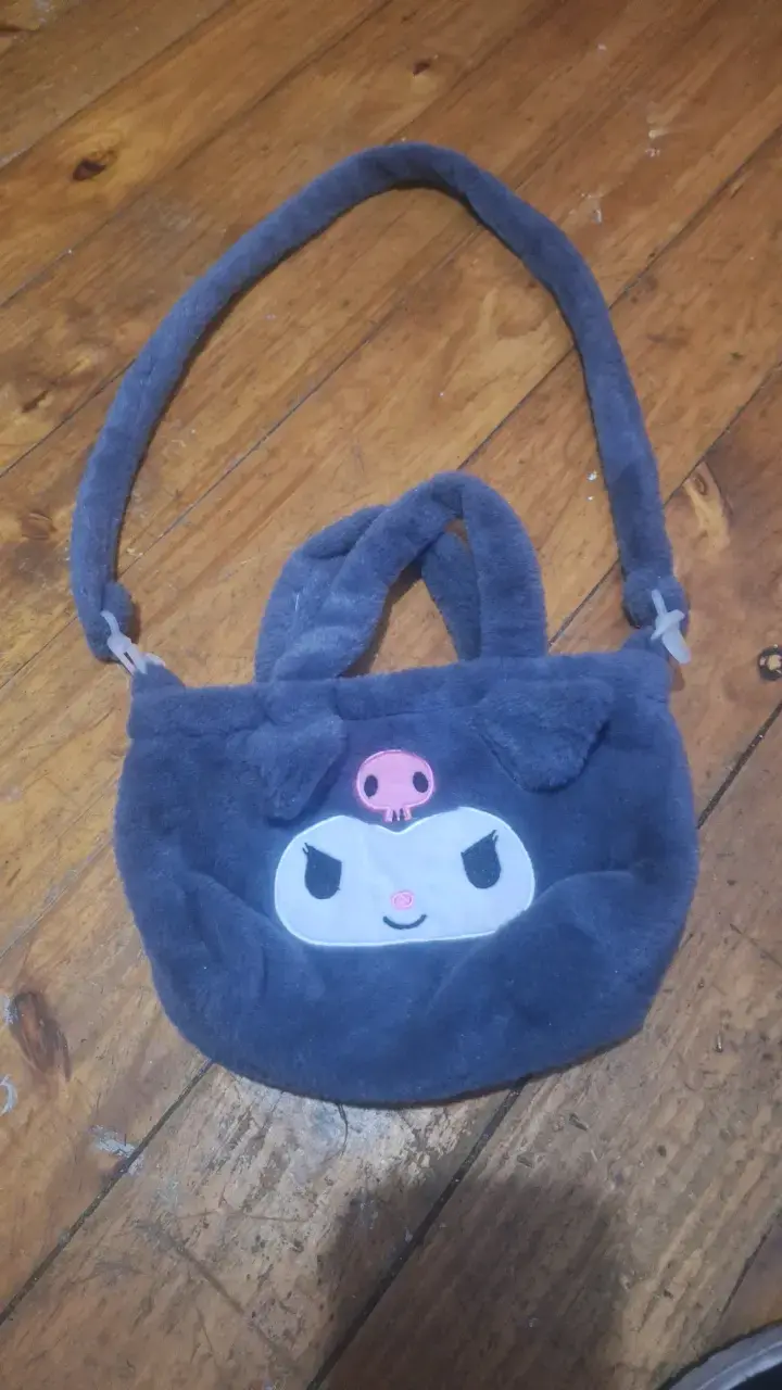 Bolso de peluche azul con diseño animado