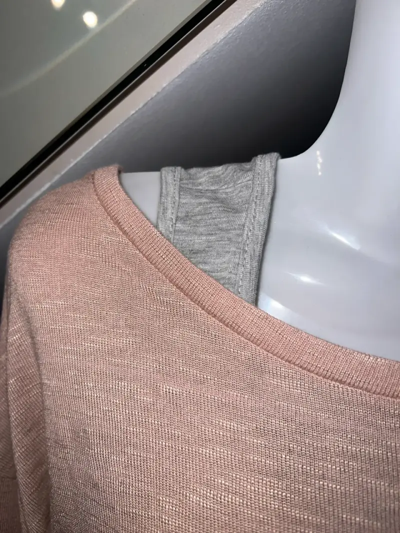 Sweater Esprit delgado con polera gris debajo - 2