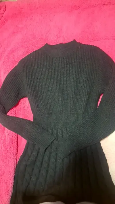 Vestido de punto negro para mujer - miniatura 2