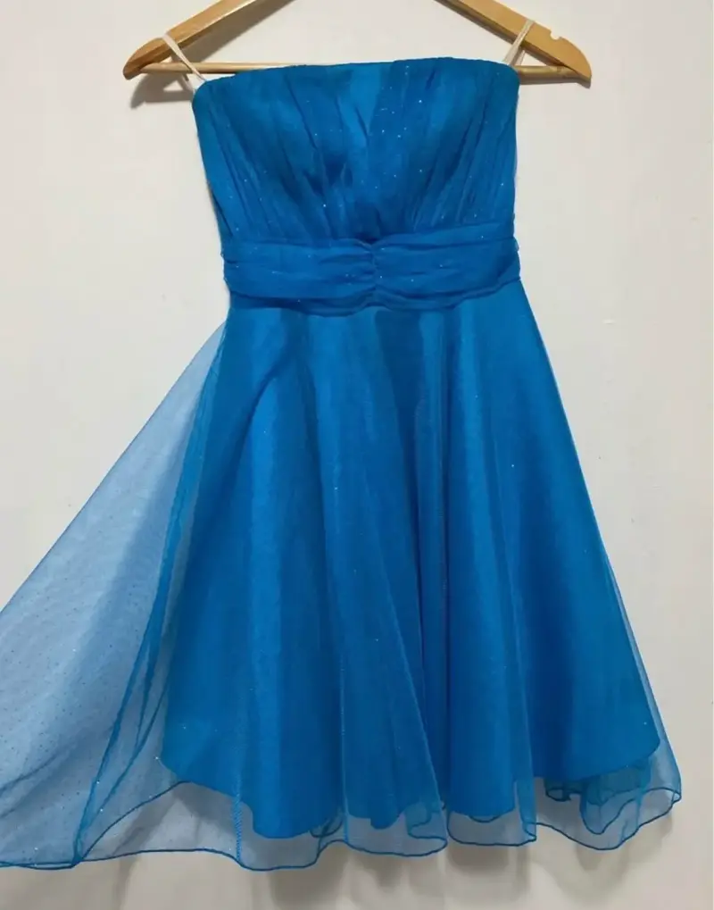 Vestido de fiesta azul strapless
