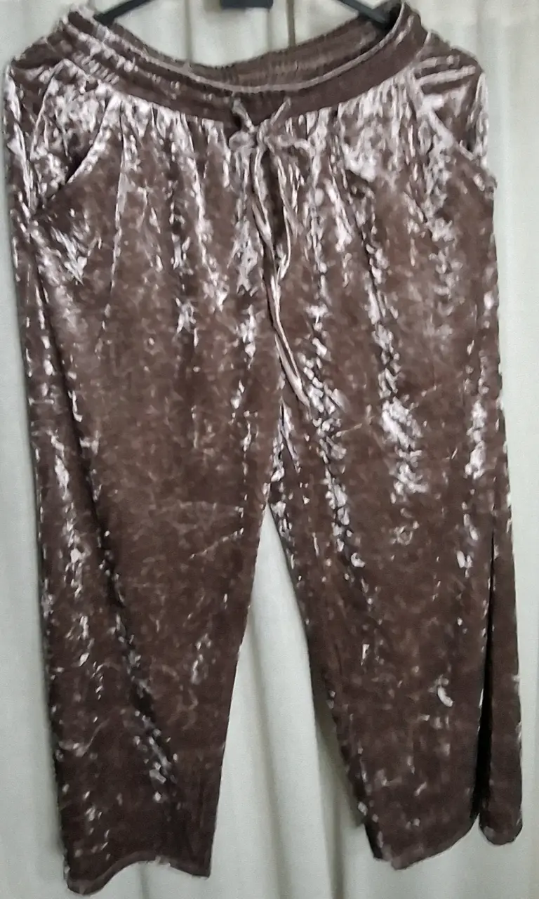 Pantalones de terciopelo marrón para mujer
