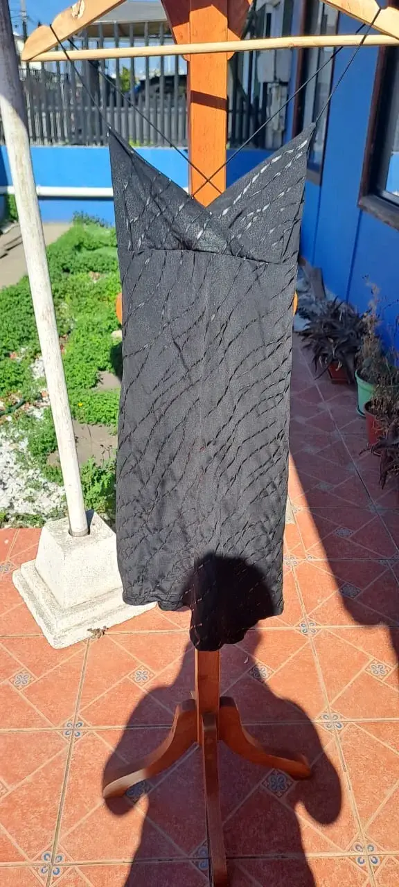 Vestido negro elegante para mujer