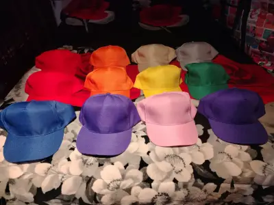 Pack de gorras de colores variados - miniatura 2