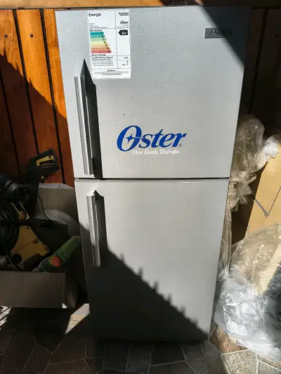 Refrigerador Oster con congelador superior A+ - miniatura 1