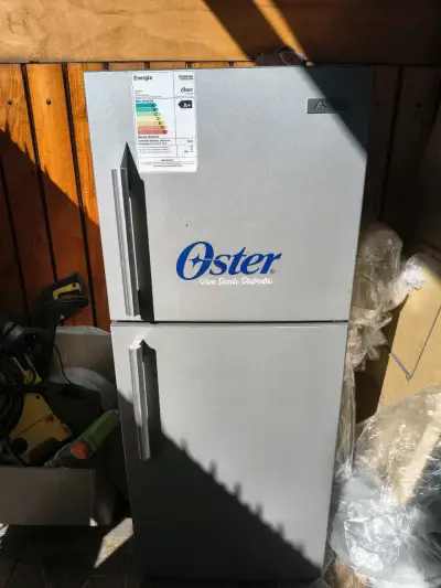 Refrigerador Oster con congelador superior A+ - miniatura 2
