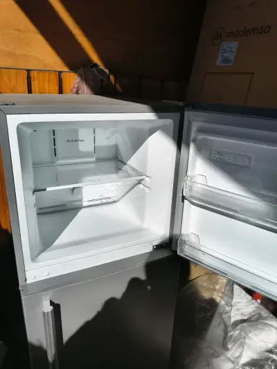Refrigerador Oster con congelador superior A+ - miniatura 4