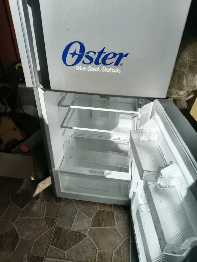 Refrigerador Oster con congelador superior A+ - miniatura 5