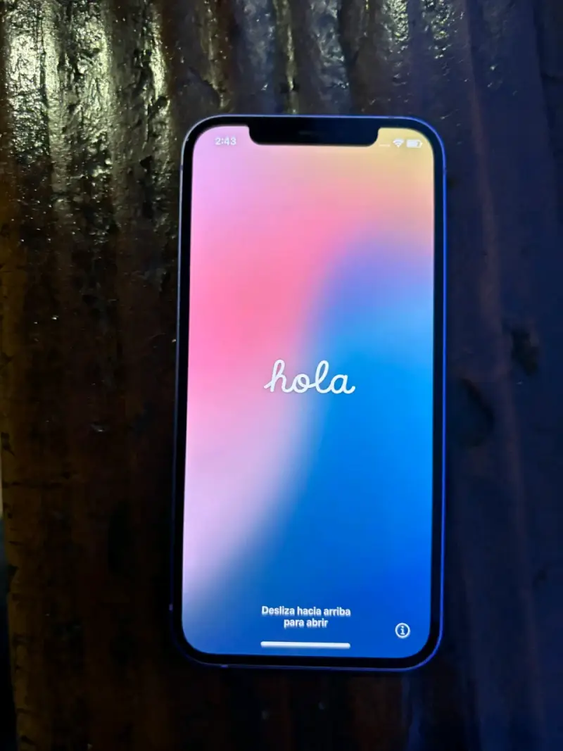 iPhone 12 en color púrpura en excelente estado - 2