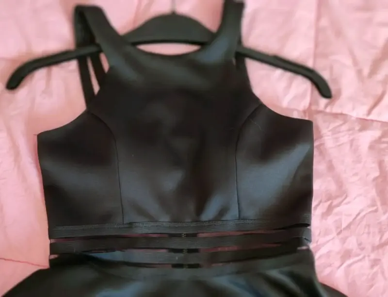 Vestido negro elegante sin mangas - 2