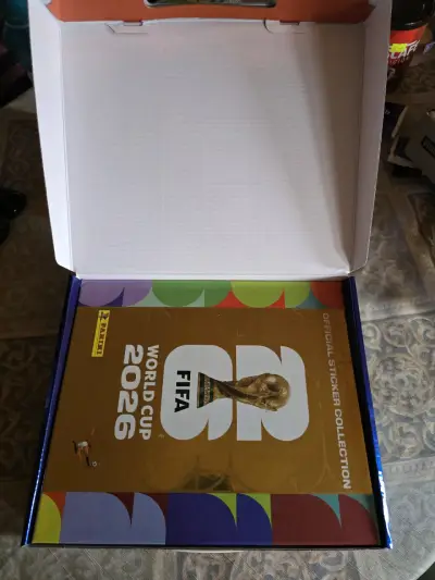 Álbum Panini Mundial FIFA 2026 Tapa dura + Maleta - miniatura 1