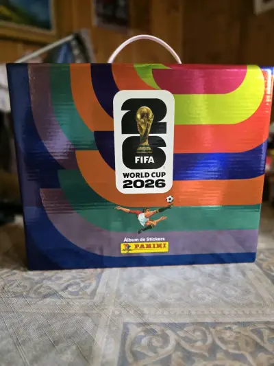 Álbum Panini Mundial FIFA 2026 Tapa dura + Maleta - miniatura 2