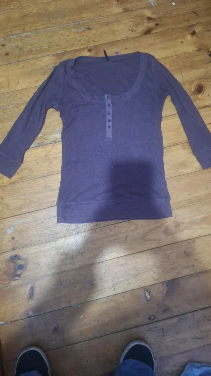 Polera morada de manga larga para mujer