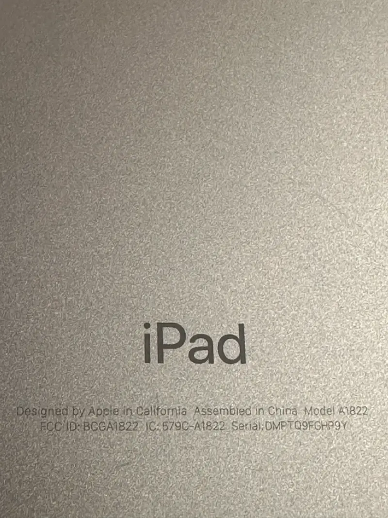 iPad Apple modelo A1822 en buen estado - 4