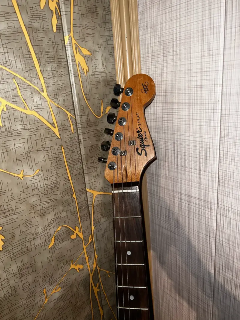 Guitarra eléctrica fender Squier Stratocaster - 2