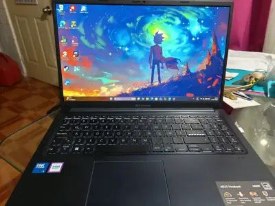 Laptop ASUS Vivobook 15 con Intel Core i5 - miniatura 2