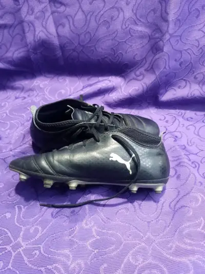 Botines de fútbol Puma negros usados - miniatura 1