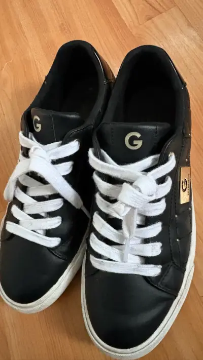 Zapatillas negras Guess - miniatura 3