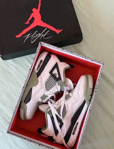 Zapatillas Air Jordan 4 blancas y verdes - miniatura 1