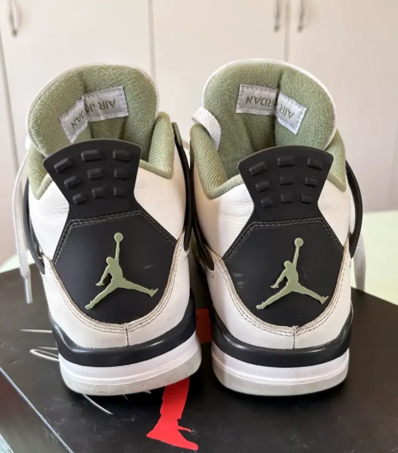 Zapatillas Air Jordan 4 blancas y verdes - 2