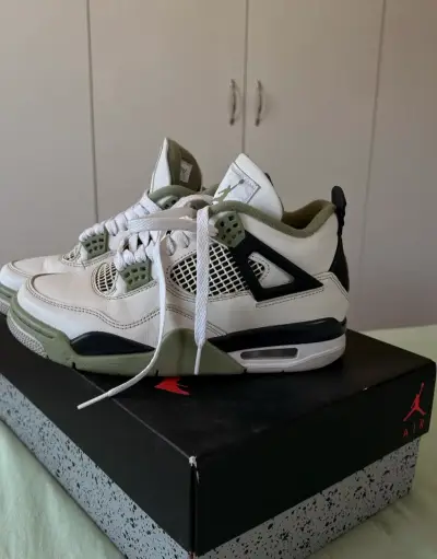 Zapatillas Air Jordan 4 blancas y verdes - miniatura 5