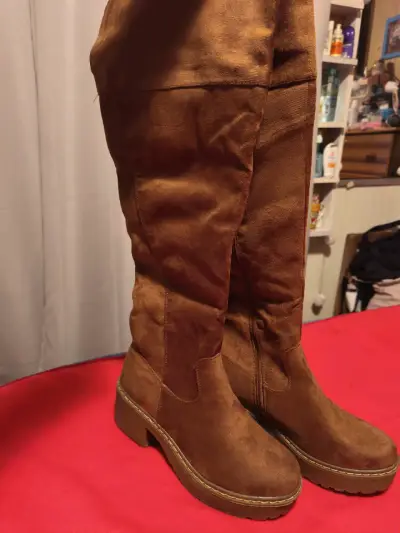 Botas altas de gamuza marrón para mujer - miniatura 1