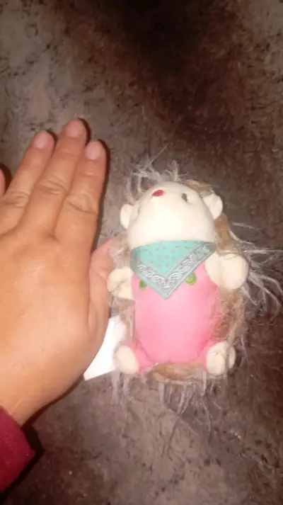 Peluches erizo Los Shnooks con pañuelo - miniatura 3