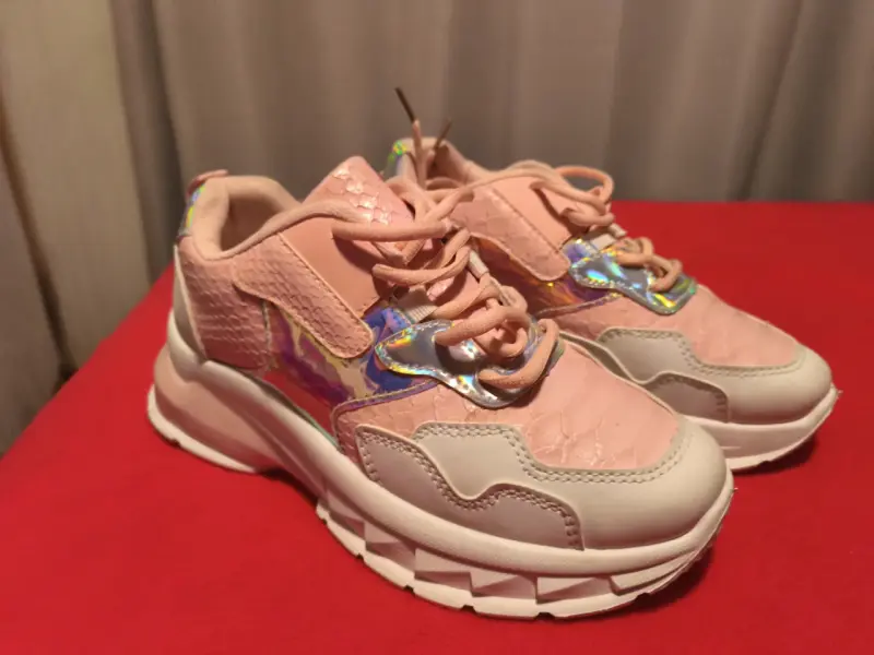 Zapatillas deportivas rosadas - 1