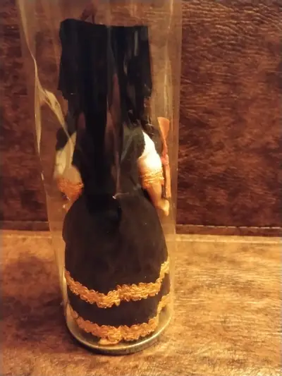Muñeca de colección griega en traje tradicional - miniatura 2