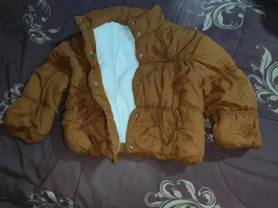 Chaqueta acolchada marrón para niño - miniatura 2