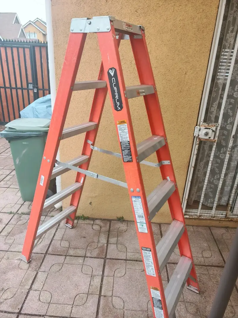 Escalera doble de fibra de vidrio Cuprum 1.83m - 4