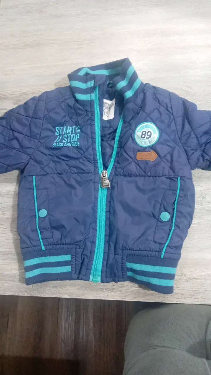 Chaqueta de niño con capucha y diseño camuflaje - 3