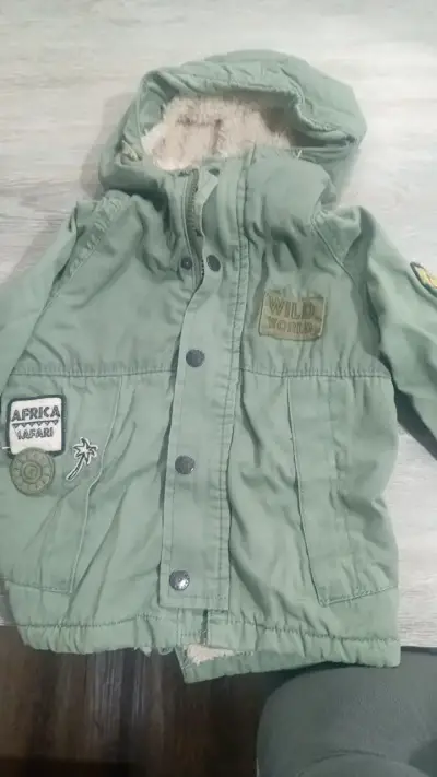 Chaqueta de niño con capucha y diseño camuflaje - miniatura 4