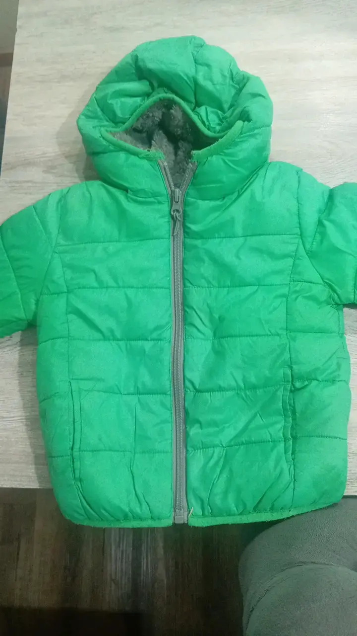 Chaqueta de niño con capucha y diseño camuflaje - 5